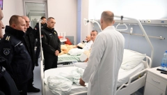 Vulin u Urgentnom centru obišao povređene policajce