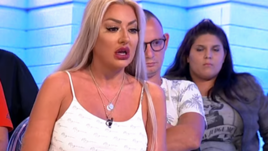 DRUŠTVENE MREŽE GORE Skinula se Sandra Rešić, pa pozirala u bikiniju KOMENTARI SAMO PLJUŠTE (FOTO)