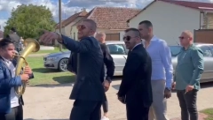 AUTOMOBIL RAŽNATOVIĆA SLETEO SA PUTA Bogdana i Veljko doživeli nezgodu u Titelu (VIDEO)