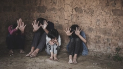 JELA JE PACOVE DA BI PREŽIVELA: Prodali su je za sitne pare, a silovali više puta, jeziva ispovest devojke koja je bila žrtva trgovine ljudima