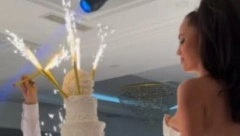 POTEZ TRUDNE BOJANE SVE ODUŠEVIO Mnogi ovaj postupak Rodićeve nisu ni primetili zbog torte od osam spratova (FOTO)