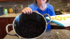 NAPRAVITE DOMAĆI SIRUP OD ARONIJE Ojačajte imunitet na vreme , zaštitite se od virusa i oslobodite se toksina!