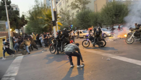 HAOS NA ULICAMA IRANA Bezbednosne snage otvorile vatru na demonstrante, ima mrtvih!