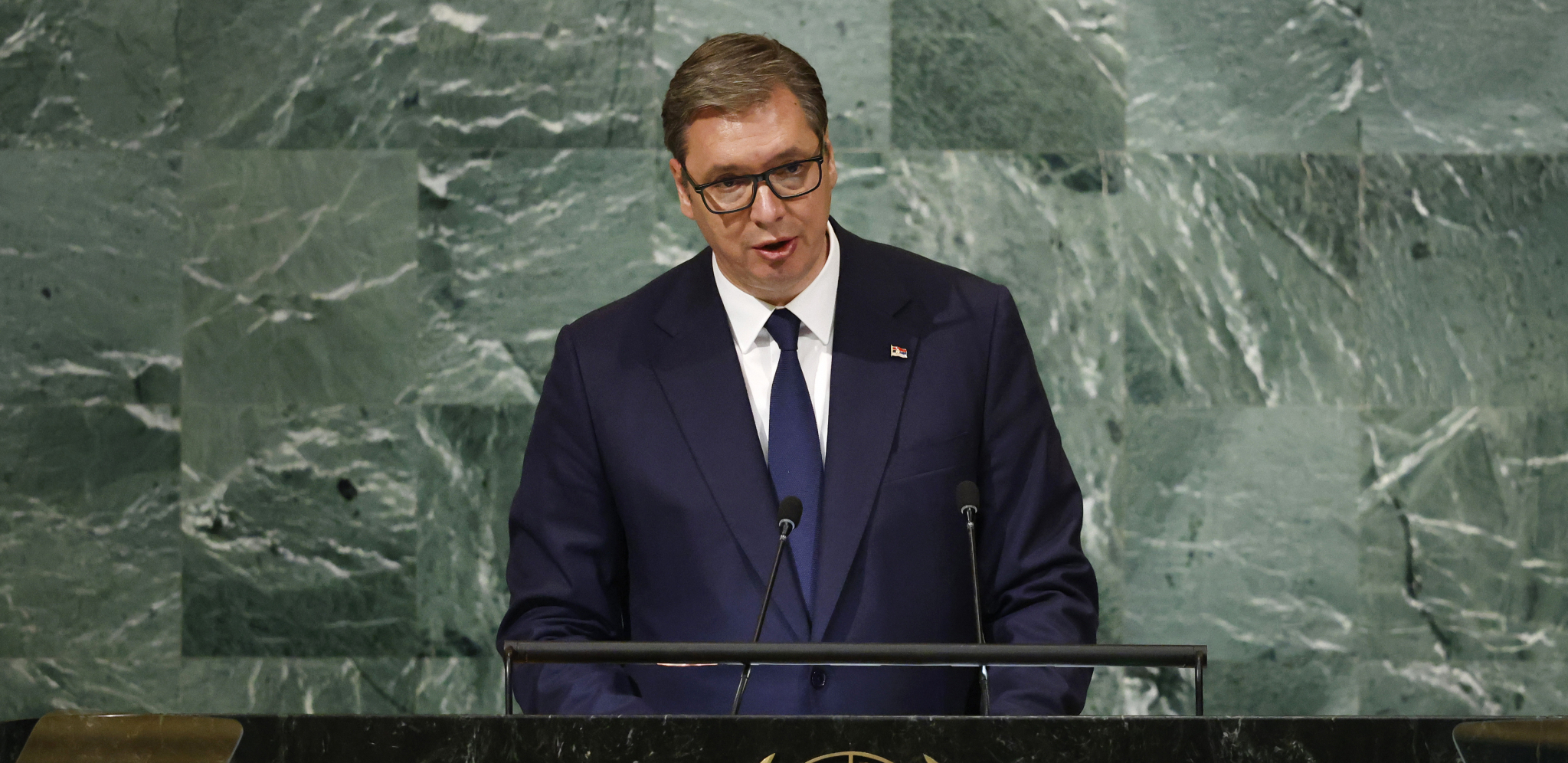 HOĆE DA NAŠOJ DECI ISPIRAJU MOZAK Rezolucijom UN bi "genocid" u Srebrenici ubacili u đačke knjige, Vučić kreće u veliku diplomatsku ofanzivu
