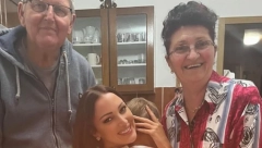 PRVA JAVNA FOTOGRAFIJA CELE PORODICE Aleksandra Prijović okupila najbliže na proslavi rođendana, a tu je i maćeha (FOTO)