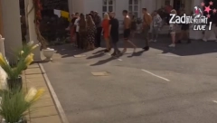 STRAVIČNA SCENA U RIJALITIJU Zadrugarka se onesvestila, obezbeđenje je na rukama iznelo napolje (FOTO)