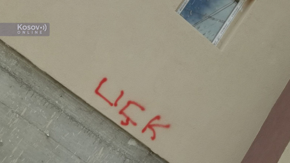 PONOVO GRAFITI UČK Osvanuli u Severnoj Mitrovici, u mešovitom delu naselja Bošnjačka Mahala