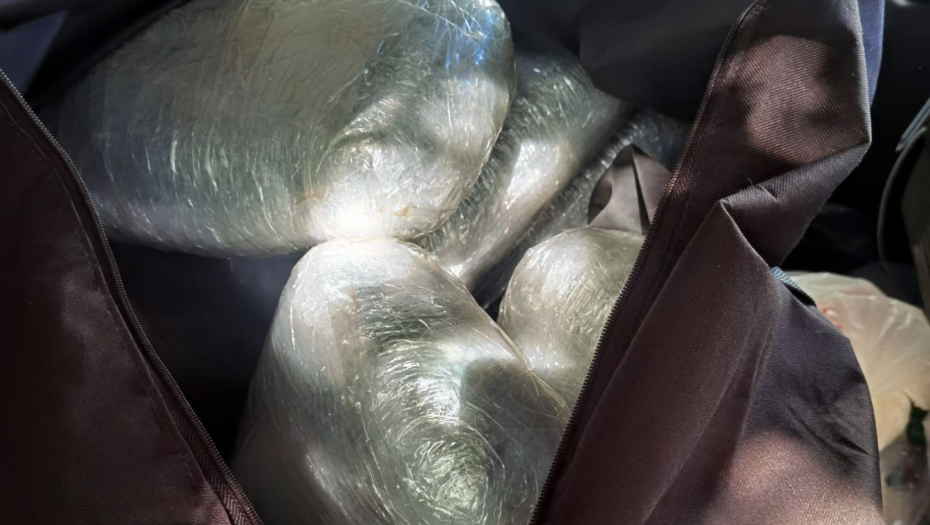 ZAPLENA SEDAM KILOGRAMA MARIHUANE U kamionu krili sedam paketa droge!
