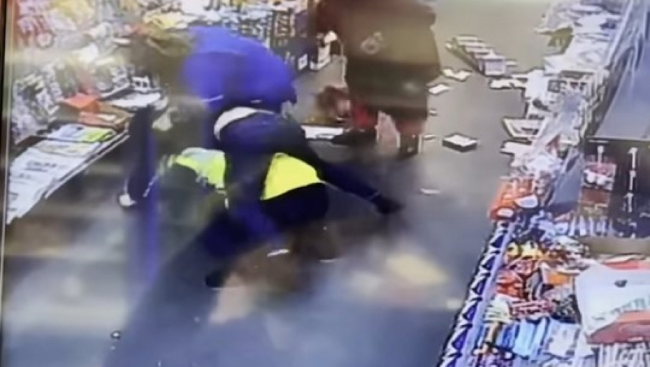 "MA, KOME TI PRETIŠ" Baka od "metar i žilet" patosirala razbojnika, policija stigla na gotovo