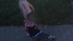 KUKU MAJKO Snimak žene kako bukvalno vuče ćerku u školu, izazvao lavinu komentara