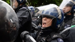 UHAPŠENE 1.024 OSOBE Oglasila se policija o nasilnim protestima u Velikoj Britaniji