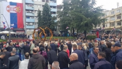 U SEVERNOJ MITROVICI SVEČANO OTVOREN TRG Tri kosovska božura u čast i večnu uspomenu na braću Milić (FOTO)