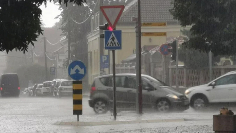 DANAS OBLAČNO, ALI TOPLIJE U ovim delovima Srbije pljuskovi sa grmljavinom!