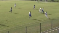 NEVEROVATNA BRUKA U SRPSKOM FUDBALU Napadač sam izašao pred golmana, a onda je usledilo nešto što je nasmejalo sve (VIDEO)