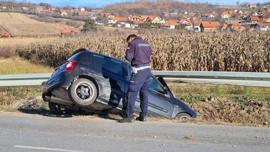 NESREĆA KOD ČAČKA! OVO SE DEŠAVA JEDNOM U MILION Muškarca ujela osa dok je bio za volanom, a onda je usledio pakao