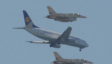 DRAMA NA NEBU Pretio da će ih razneti bombom, poletela 2 lovca