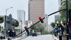 APOKALIPTIČNO NEVREME RAZARA AMERIKU Uragan prelazi na drugu državu, izdato upozorenje za čitavu obalu (FOTO)