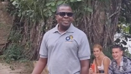 MLADIĆ SA ZANZIBARA OTPEVAO NAŠ ČUVENI HIT Srbi pali u trans kada su ga čuli (VIDEO)