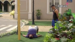 REŠEN DA SMRŠA Neca drastično menja svoj izgled, cimer ga uzeo pod svoje