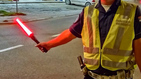 DIVLJAO AUDIJEM 185 NA SAT GDE JE OGRANIČENJE 80! Bahati muškarac isključen iz saobraćaja zbog nasilničke vožnje