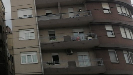 PLATILA DEPOZIT, RAČUNE, KIRIJU I ZAVRŠILA NA ULICI Evo zbog čega je bahata gazdarica izbacila porodicu iz stana na Voždovcu