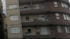 PLATILA DEPOZIT, RAČUNE, KIRIJU I ZAVRŠILA NA ULICI Evo zbog čega je bahata gazdarica izbacila porodicu iz stana na Voždovcu