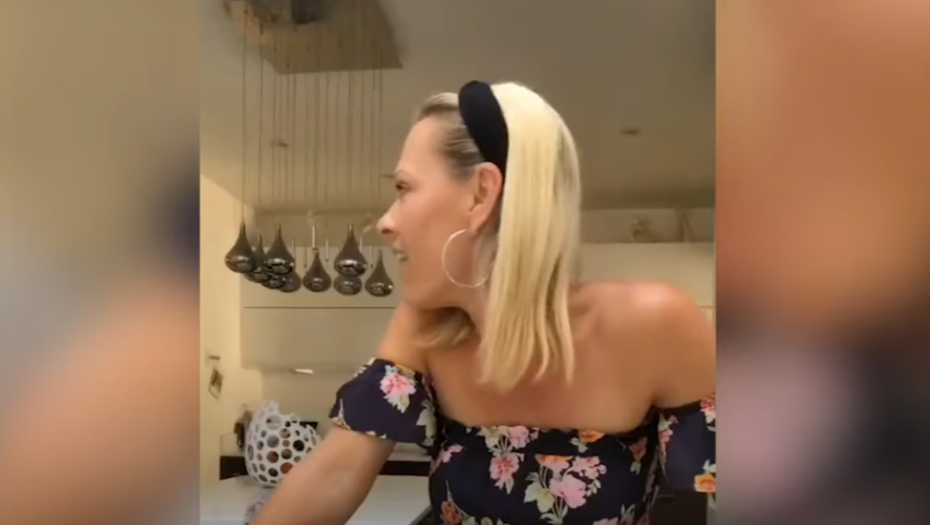 ĆERKA ULETELA MAMI U SNIMAK Izblamirala je za sve pare (VIDEO)