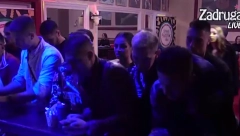 ŽURKA JE POČELA Sprema se haos, zadrugari već stigli da se posvađaju