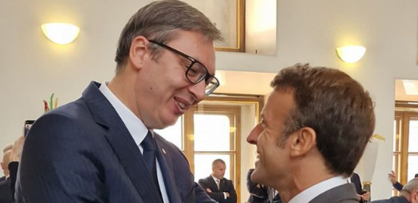 VUČIĆ U PRAGU SA MAKRONOM: Uvek srdačan susret sa prijateljem, gde god da se sretnemo u svetu (FOTO)
