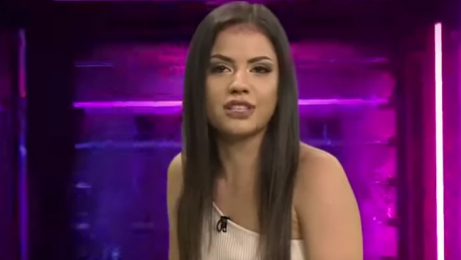 PRESLIKANA Aleksandra Momčilović trenutno uživa u ljubavi sa Dragićem, a sada je isplivala fotografije njene majke, sličnost je neverovatna!