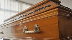 PET KOVČEGA POSTAVLJENI ISPOD NAJVEĆEG SIMBOLA GRADA! Turisti ne znaju šta ih je snašlo, meštani ne pamte da se ovako nešto ikad dogodilo!