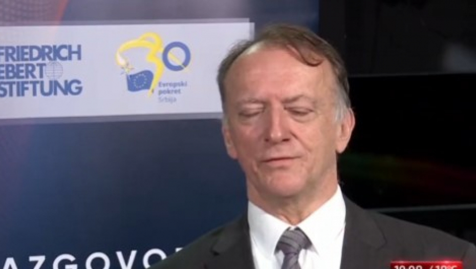 PONOŠEV PRILEPAK POZIVA SRBIJU DA UVEDE SANKCIJE RUSIJI! Opozicija ne da puca sebi u noge, nego rešeta punim rafalom! (VIDEO)