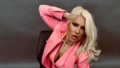 REŠILA DA IZGLEDA KAO TINEJDŽERKA Jovana Jeremić vodila program u nesvakidašnjem izdanju, ovakvu je još nismo gledali (FOTO)