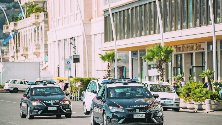 SOCIJALNE TENZIJE U ITALIJI SVE VIŠE RASTU Italijani blokirali autoput: Ljuti radnici zaposleni u energetskom sektoru izašli na ulice (video)