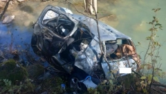 TRAGEDIJA KOD MEROŠINE Automobil se zapalio i sleteo u kanal, vozač nastradao!