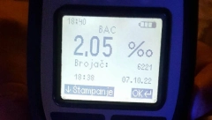 PIJU DOK NE ISKAPAJU POSLEDNJU KAP Policija otkrila skoro šezdeset vozača u prekršaju