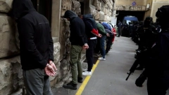 PRITVOR ZA 22 HULIGANA Tukli 13 policajaca na Evroprajdu, evo kako su se branili na saslušanju! (FOTO)