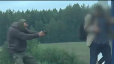 MUNJEVITA AKCIJA! Pogledajte snimak hapšenja, FSB specijalci izleteli iz kola u sekundi! (VIDEO)