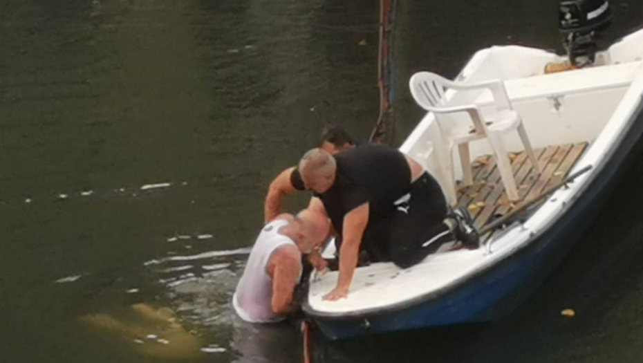 SNIMAK SPASAVANJA LJUDI IZ ZAPADNE MORAVE U akciji učestvuju i monasi, dramatična borba za živote (FOTO/VIDEO)