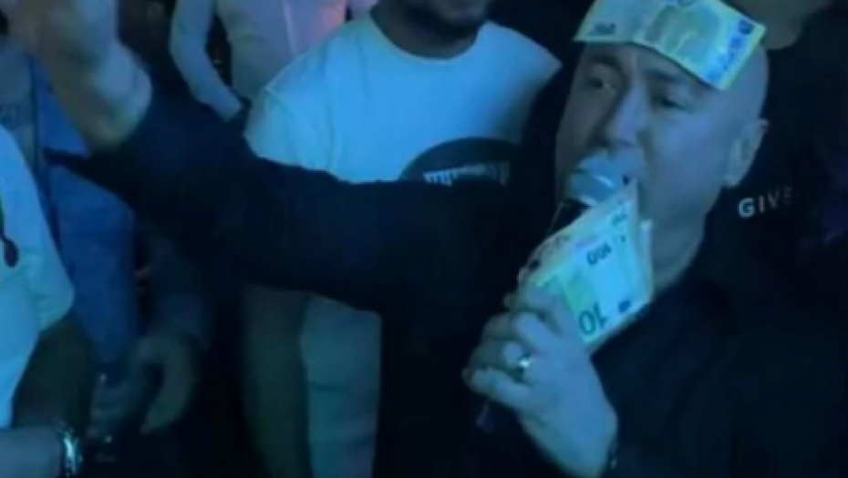 "ZA 1.000 MARAKA SAM SE POPEO NA DRVO DA PEVAM"  Đanijevim poniženjima nema kraja, pio je iz cipele pa otkrio ŠTA JE SVE RADIO ZA BAKŠIŠ