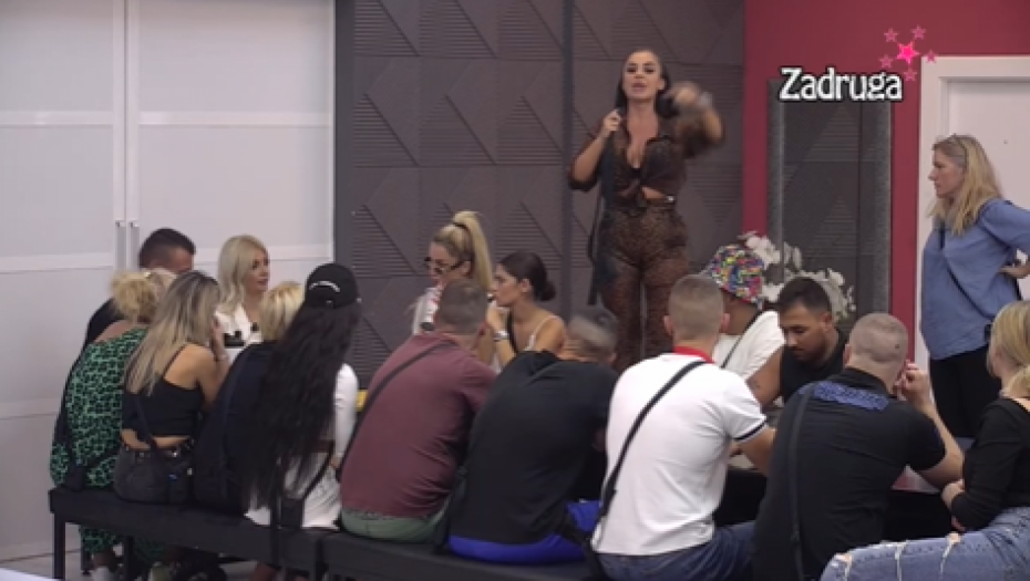 POPELA SE NA STO Sanja Grujić napravila totalni haos, najavila tužbu (FOTO)