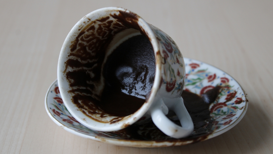 KAKO SE TUMAČE SIMBOLI U ŠOLJICI KAFE? Golub-dobre vesti, broj-uspeh u igri na sreću...