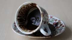 KAKO SE TUMAČE SIMBOLI U ŠOLJICI KAFE? Golub-dobre vesti, broj-uspeh u igri na sreću...