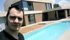 NAŠ POGLED I RAJ! Aleksa Balašević pokazao vilu od 400.000 evra, sve pršti od luksuza (FOTO)