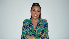 SLAVLJE U DOMU RAŽNATOVIĆA Ceca ne skida osmeh sa lica, sve vreme uz slavljenicu!