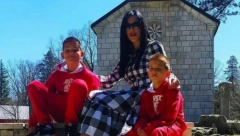 ZAKUKALA NATAŠINA NEUTEŠNA MAJKA: "Anđeli moji, nek vam moje suze ne remete večni san. Previše smo se grlili, pa mi sad fale vaše ruke..."