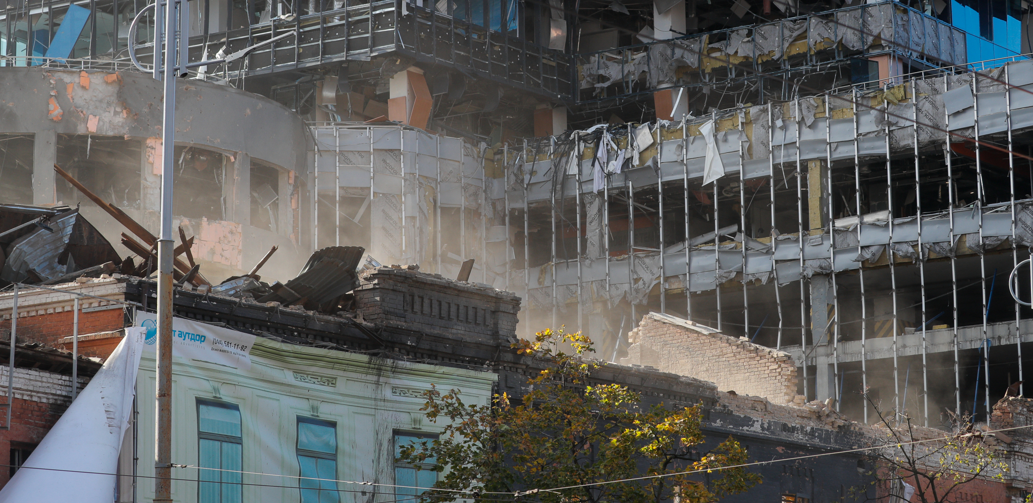 HITNO, SVI U SKLONIŠTA! Zastrašujući snimci raketnih napada širom Ukrajine  (VIDEO)