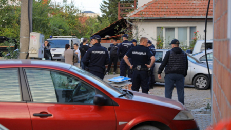 UBIJEN MUŠKARAC U KRNJAČI Dokazi na asfaltu, uviđaj u toku, Alo! na licu mesta (FOTO/VIDEO)