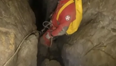 DRAMA U VIJETNAMU U novogodišnjoj noći dečak upao u betonsko okno duboko 35 metara, spasioci se bore da ga spasu!