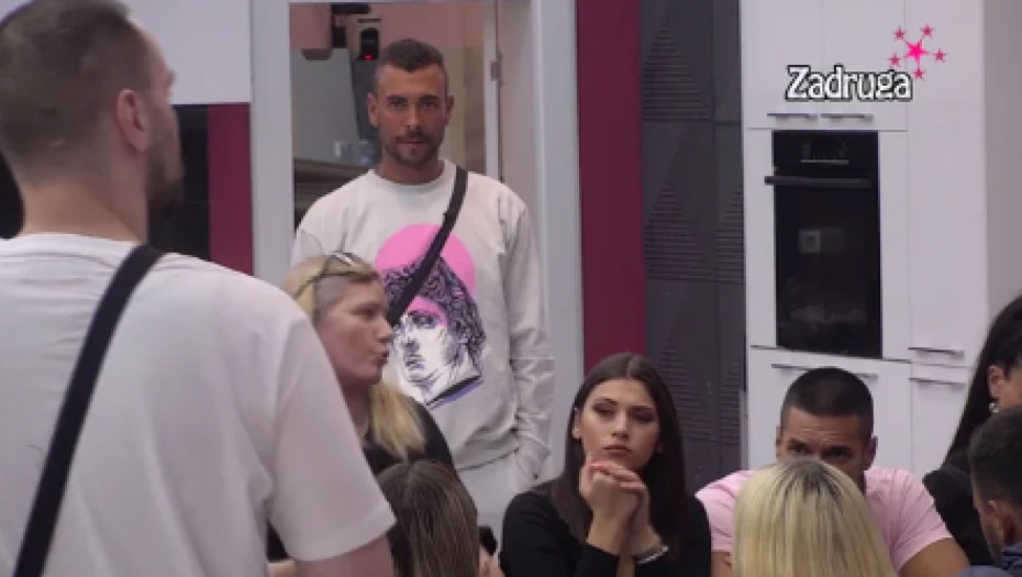 NISI STAO UZ MENE KADA SI TREBAO Uroš Ćertić napao Zvezdana, te mu zamerio što ga nije odbranio od Jelene Golubović